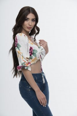 BLUSA CROP TOP MANGA 3/4 LAZO EN MEDIO
